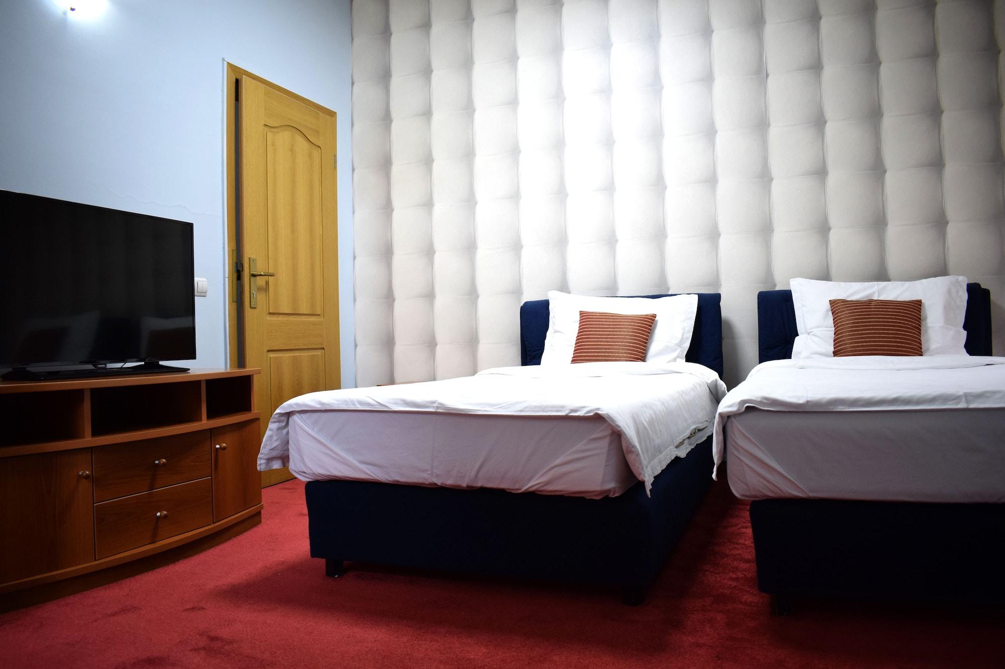 Hotel Aristocrat & Fish Restaurant Скопье Экстерьер фото