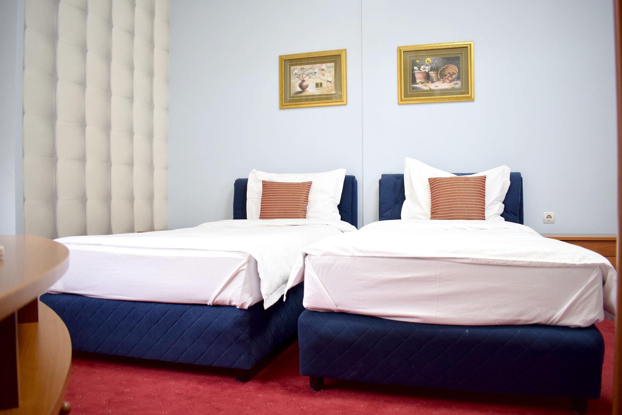 Hotel Aristocrat & Fish Restaurant Скопье Экстерьер фото