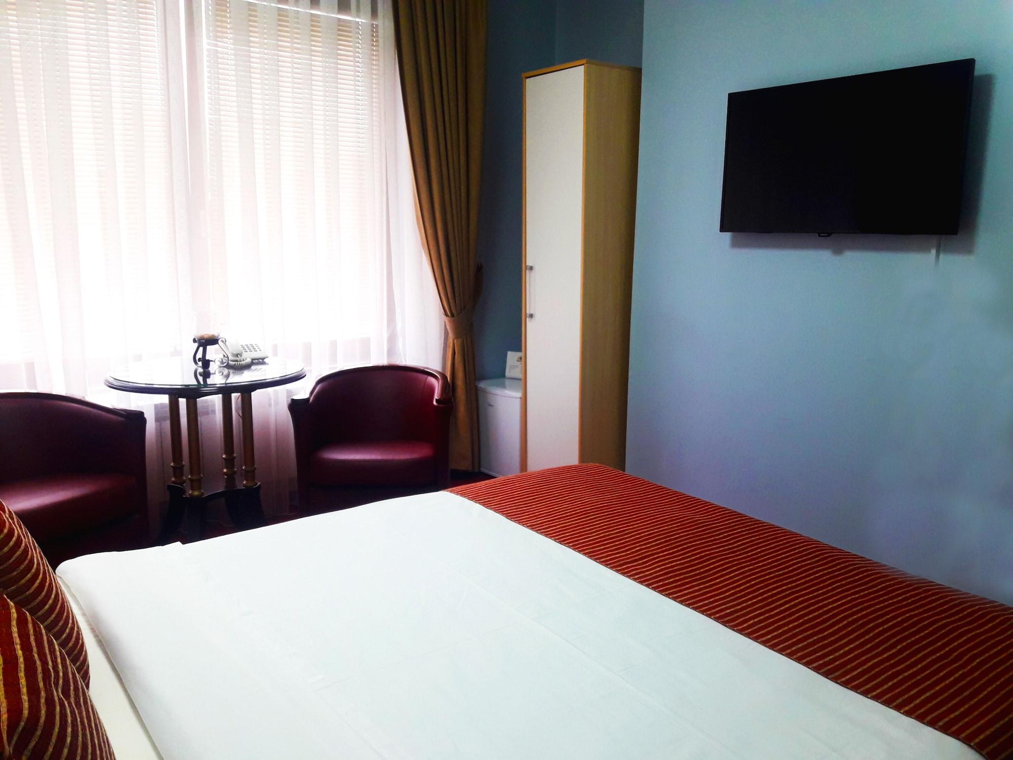 Hotel Aristocrat & Fish Restaurant Скопье Экстерьер фото