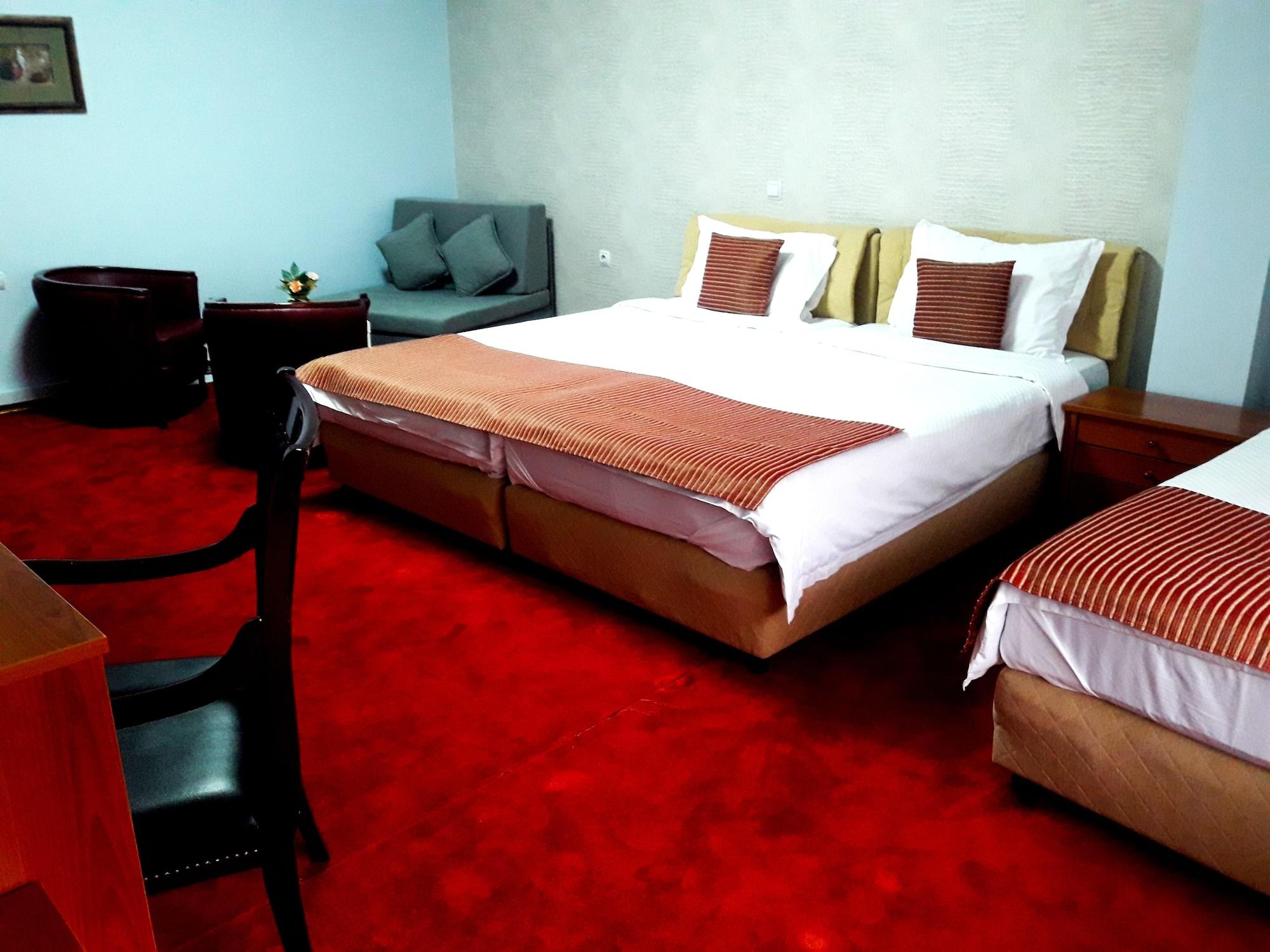 Hotel Aristocrat & Fish Restaurant Скопье Экстерьер фото