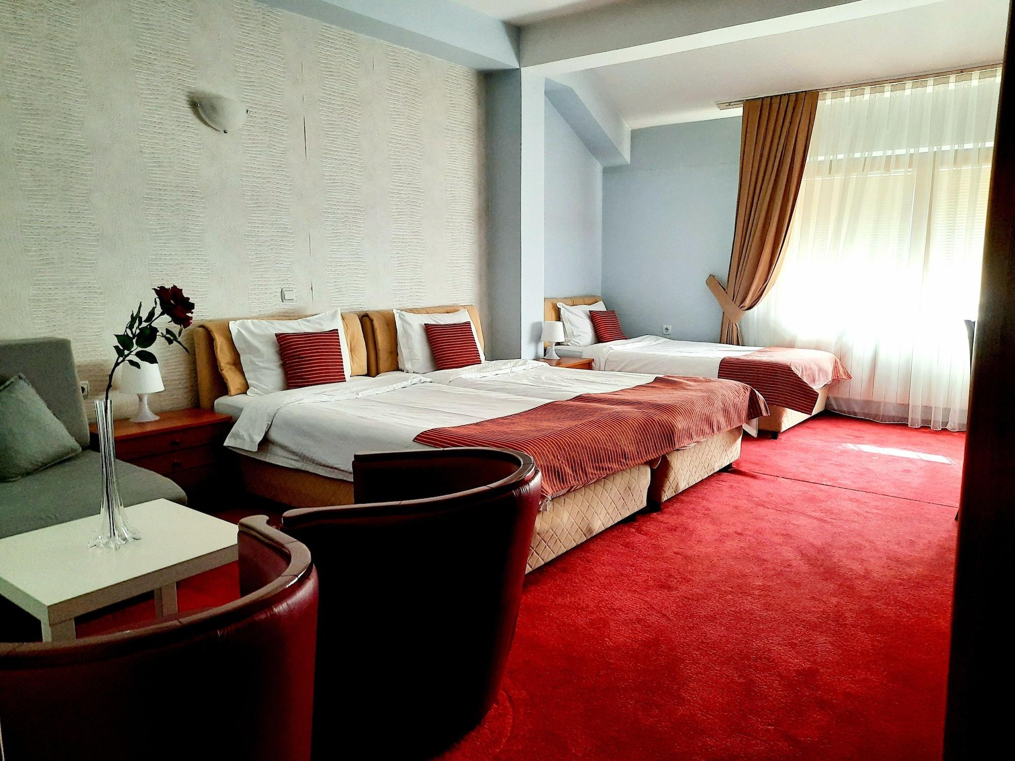 Hotel Aristocrat & Fish Restaurant Скопье Экстерьер фото