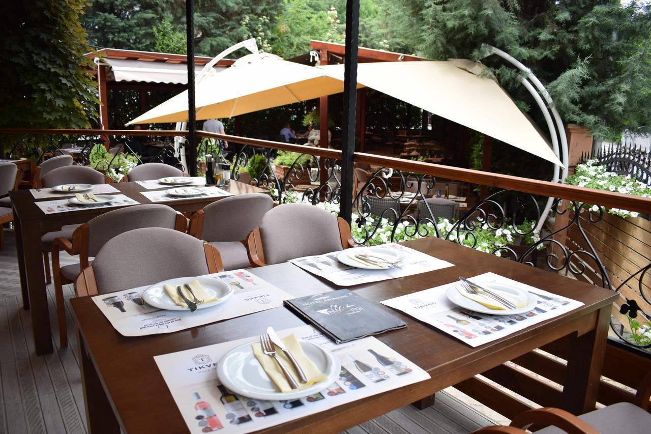 Hotel Aristocrat & Fish Restaurant Скопье Экстерьер фото