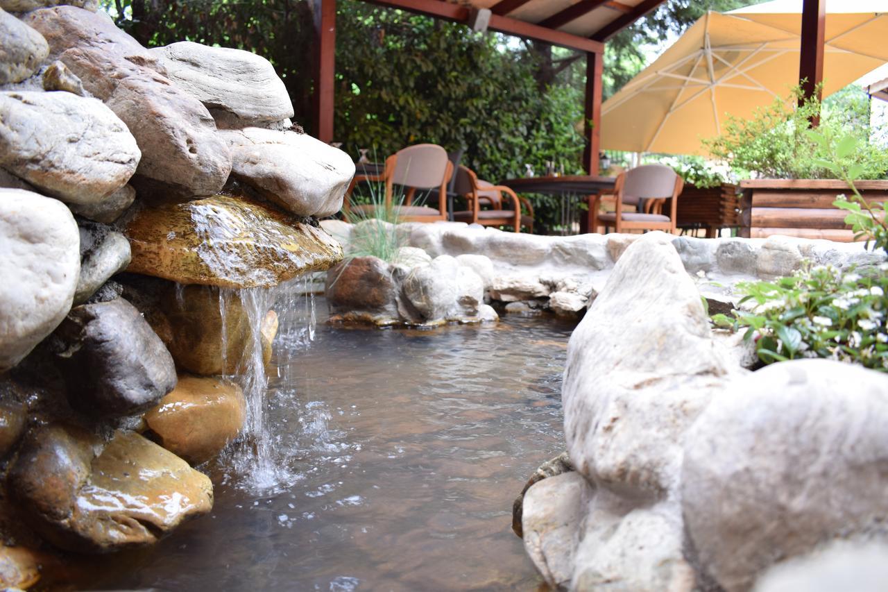 Hotel Aristocrat & Fish Restaurant Скопье Экстерьер фото