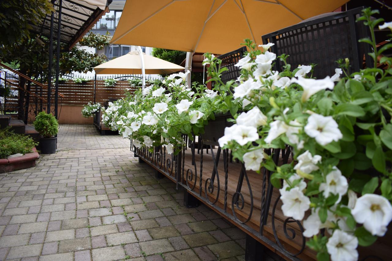 Hotel Aristocrat & Fish Restaurant Скопье Экстерьер фото